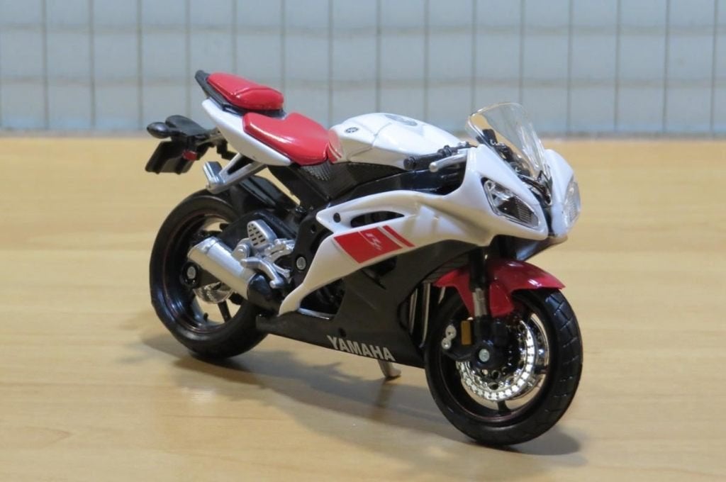 Yamaha YZF-R6 white 1:18 blister, Hobby en Vrije tijd, MayCheong, Maisto, Nieuw, Ophalen of Verzenden