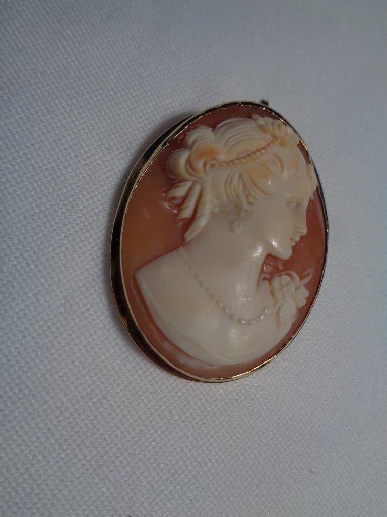 schelp camee in gouden kader gemerkt 585, Ophalen of Verzenden, Goud