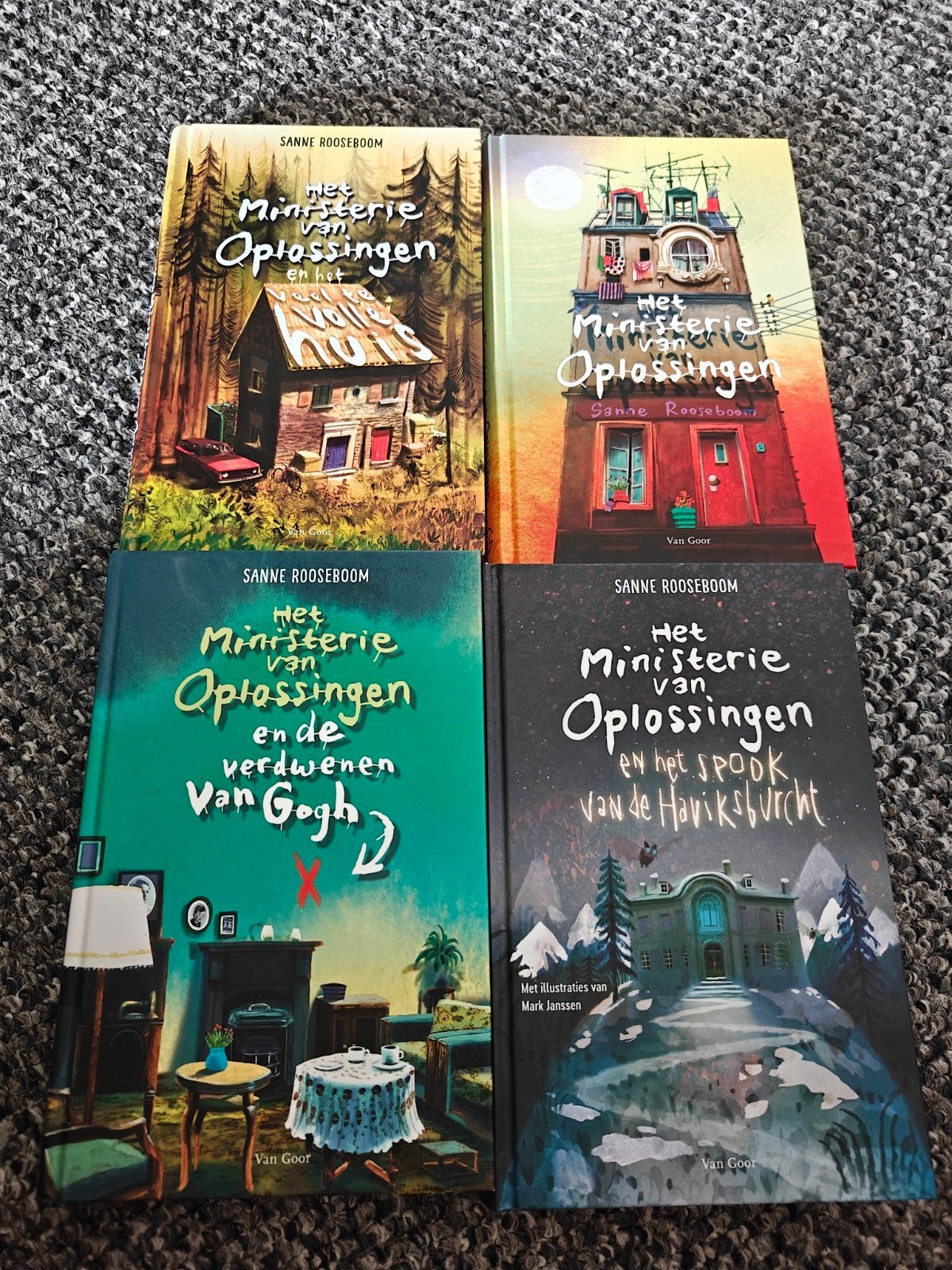 set van 4 boeken ministerie van oplossingen, Ophalen of Verzenden, Gelezen
