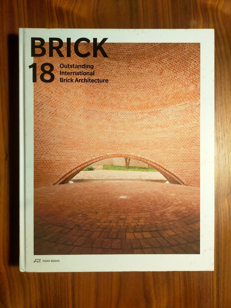 Brick 18 - Outstanding International Brick Architecture 2018, Ophalen of Verzenden, Zo goed als nieuw, Architecten