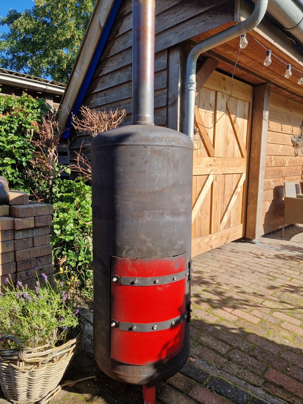Robuuste tuinhaard / buitenkachel van dik staal met deur, Ophalen, Gebruikt