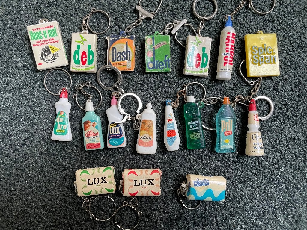 Sleutelhangers van schoonmaakmiddelen uit de jaren 60-70, Ophalen of Verzenden, Zo goed als nieuw