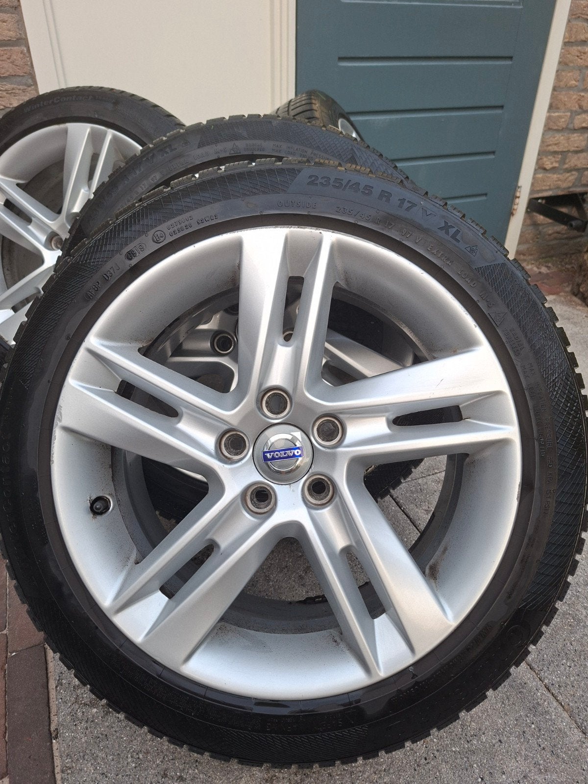 Volvo 17 inch velgen + winterbanden, Auto-onderdelen, Banden en Velgen, Ophalen, Gebruikt, Banden en Velgen, 17 inch