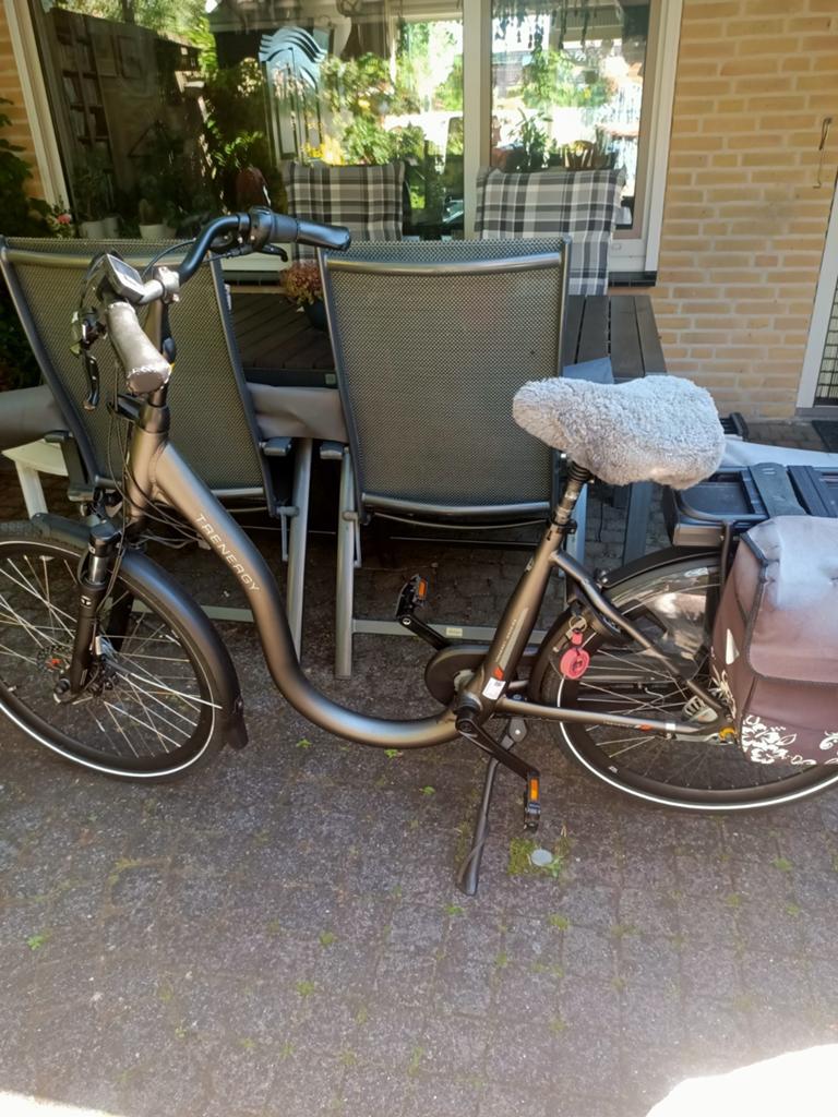 Zo goed als nieuwe trenergyelektrische fiets met lage instap, Ophalen, Nieuw, 50 km per accu of meer, Overige merken