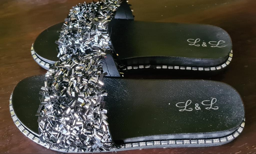 BLING BLING SLIPPERS NIEUW 40, Ophalen of Verzenden, Nieuw, Zwart