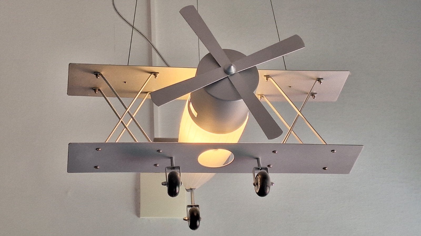 Unieke vliegtuiglamp - perfect voor kinderkamer of mancave, Kinderen en Baby's, Kinderkamer | Inrichting en Decoratie, Ophalen