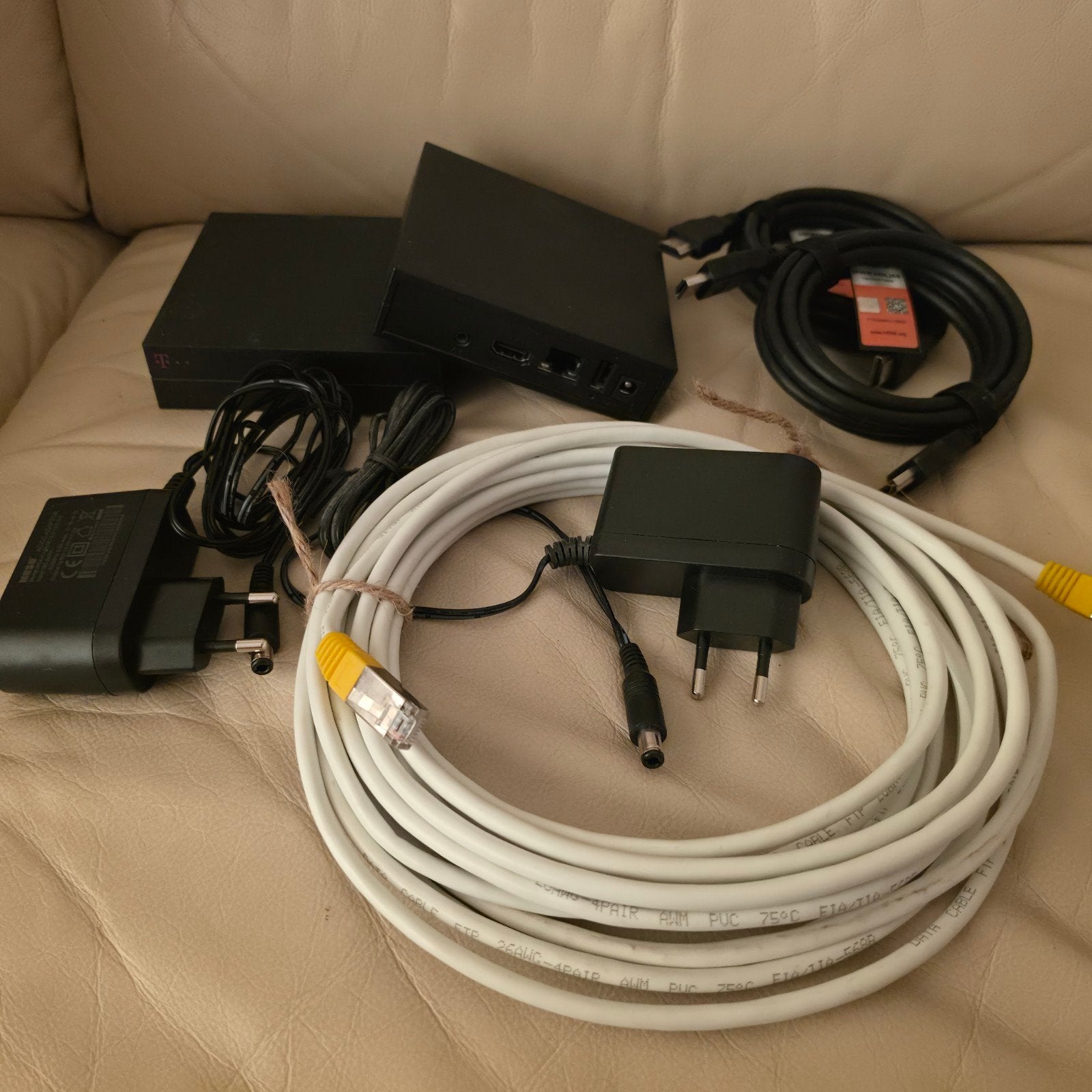 Netwerkapparatuur en kabels (router, adapters, UTP), Ophalen of Verzenden, Gebruikt, 10 meter of meer, Overige kabels