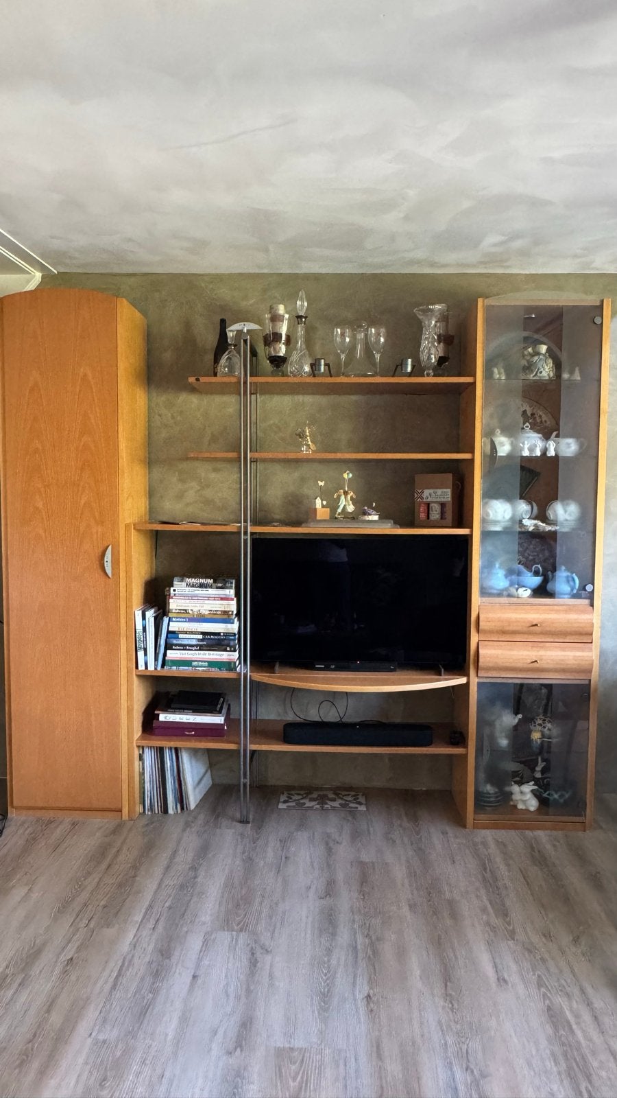 Omnia wandkast met TV-gedeelte en vitrine, Ophalen, 250 tot 300 cm, Gebruikt, 200 cm of meer