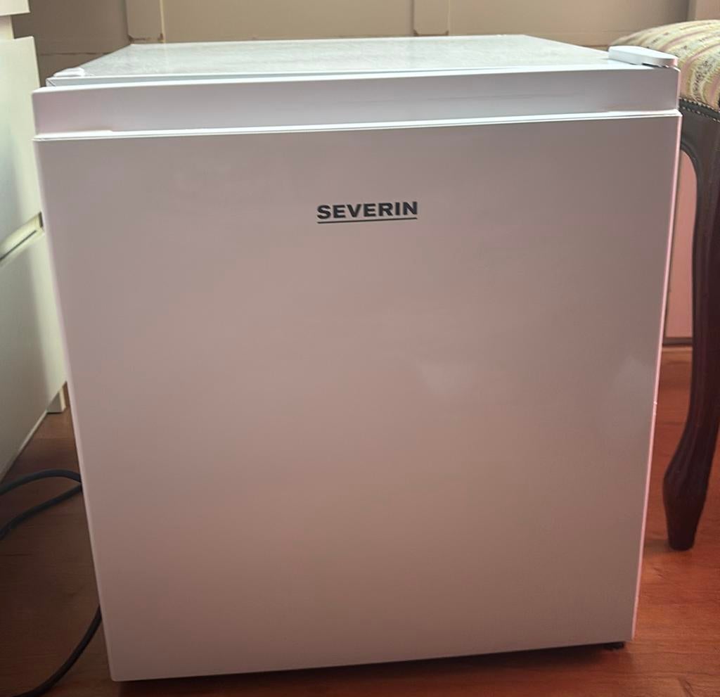 Mini koelkast severin., Witgoed en Apparatuur, Koelkasten en IJskasten, Ophalen of Verzenden, Nieuw, Minder dan 85 cm
