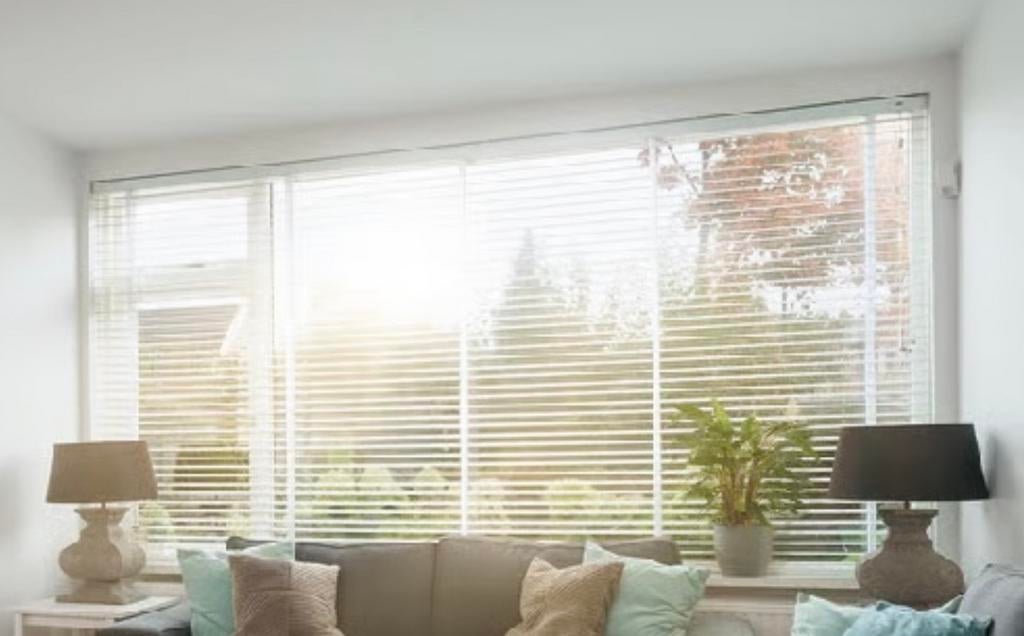 Luxaflex jaloezieën, Huis en Inrichting, Ophalen, Wit, Zo goed als nieuw, 200 cm of meer
