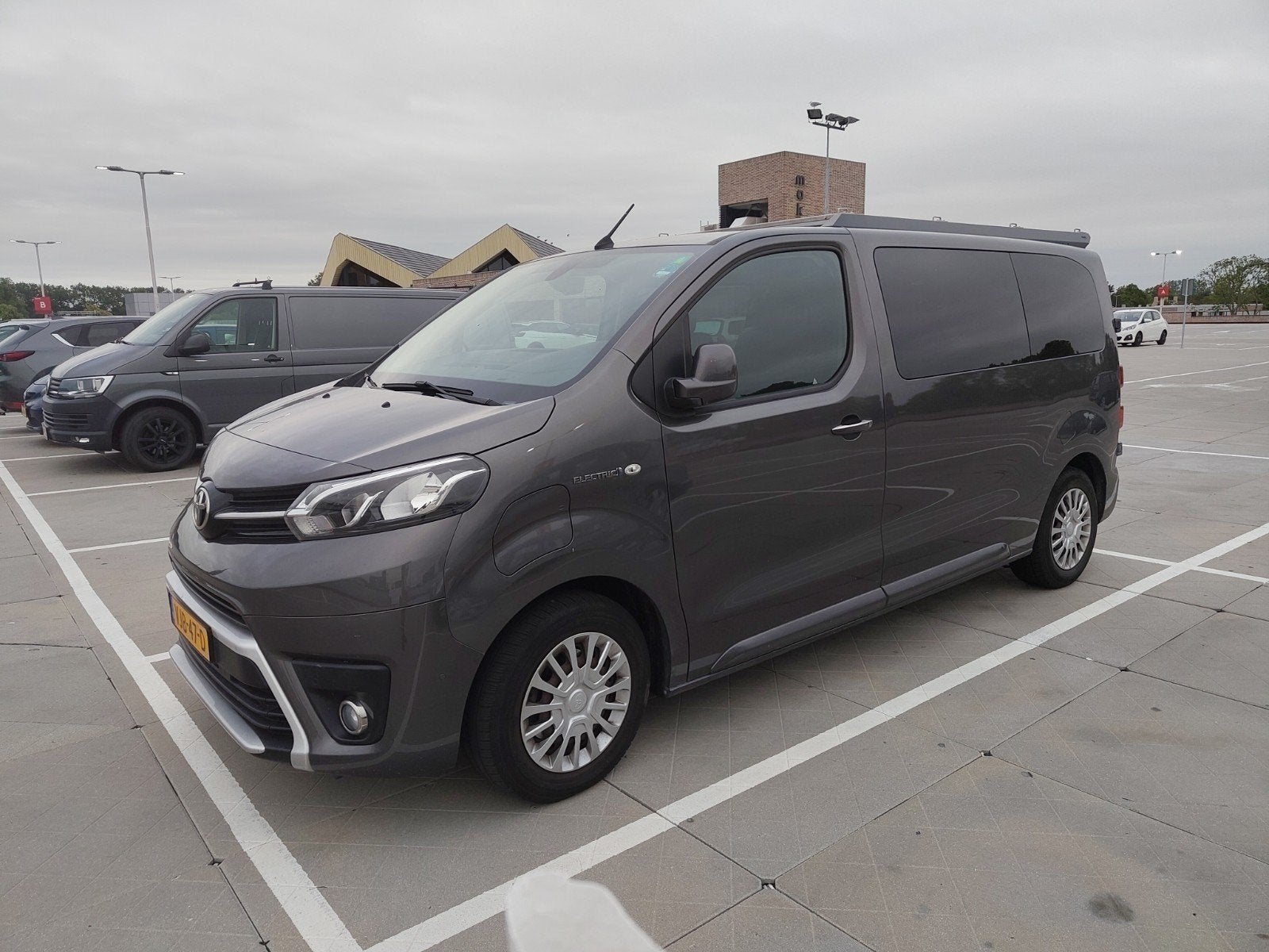 Toyota Proace electric 75 kWh DC 2/2021 garantie 2/2031 mooi, Auto's, Zwart, Navigatiesysteem, Origineel Nederlands, Elektrisch