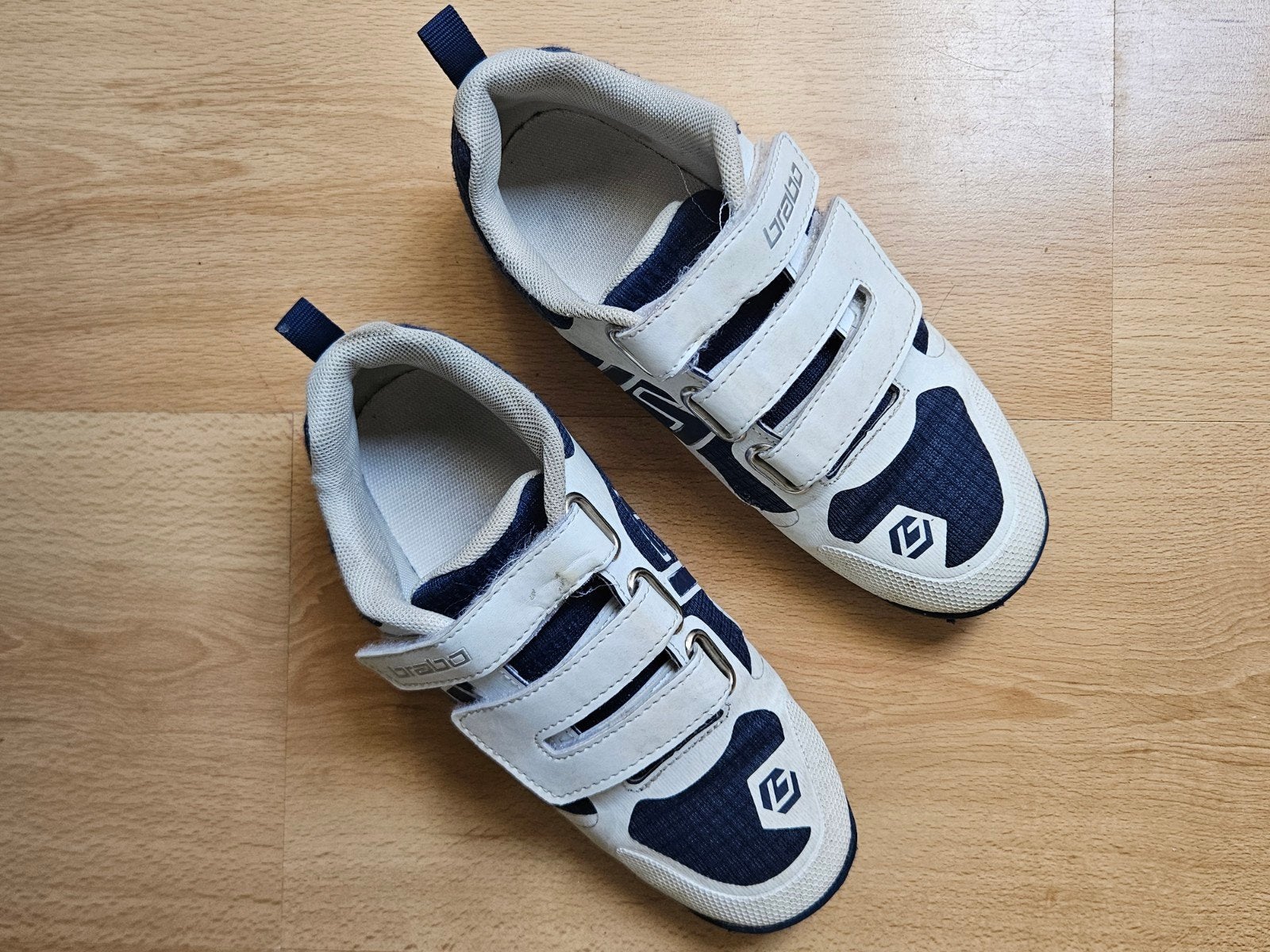 Brabo veld Hockeyschoenen klittenband  - Maat 35 - Wit/Blauw, Ophalen of Verzenden, Gebruikt, Schoenen