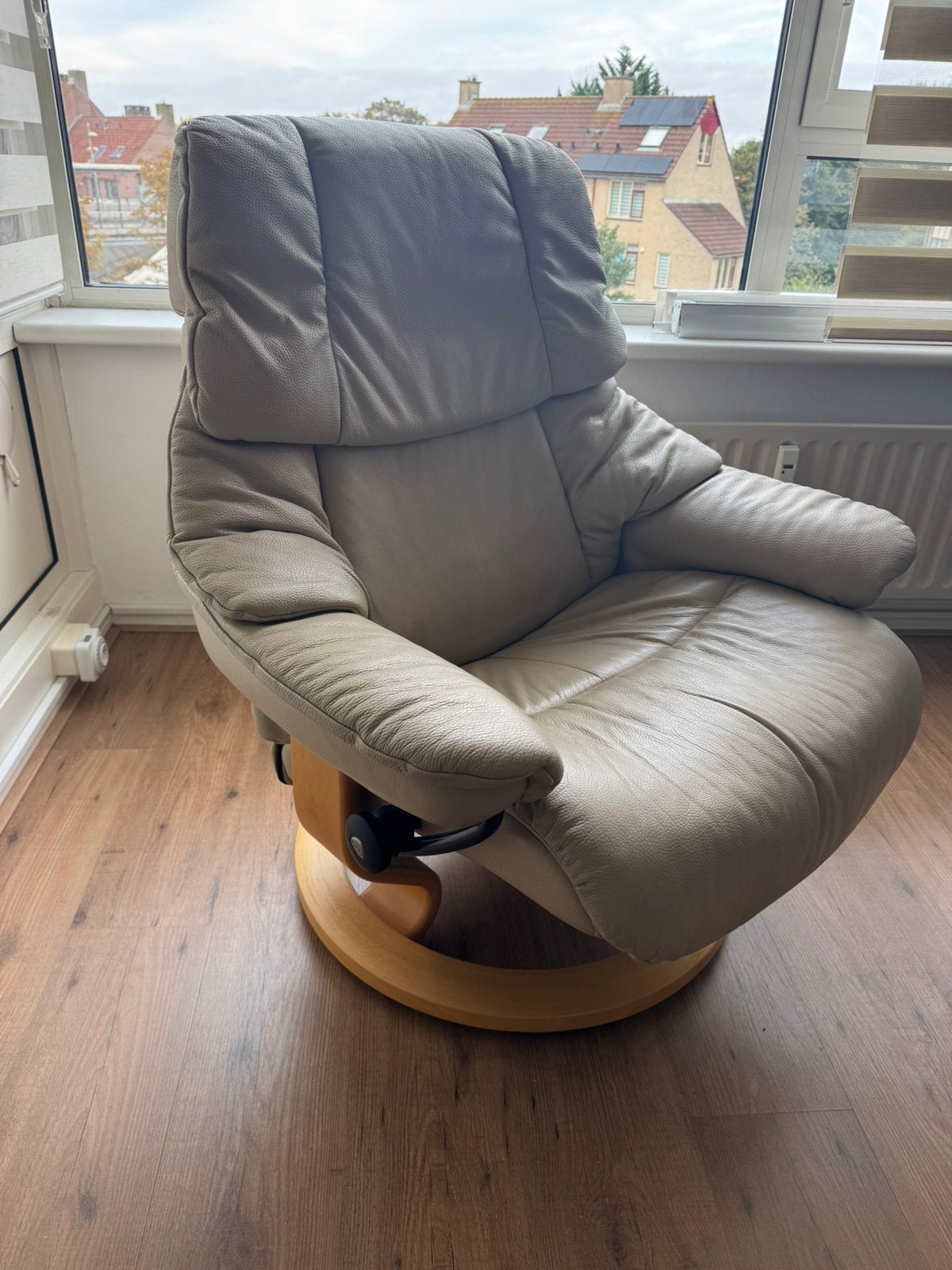 Relax stoel beige leer, Ophalen, Zo goed als nieuw, 50 tot 75 cm, Leer