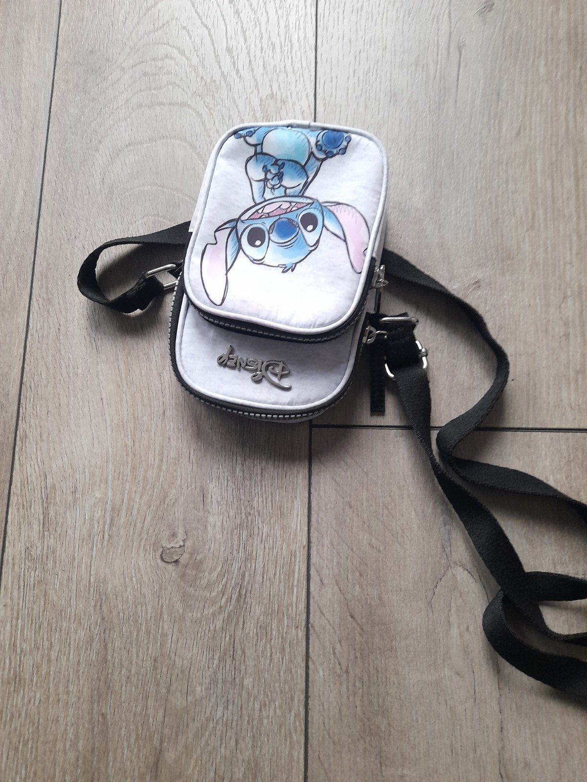 Nieuw lichtgrijs telefoontasje van Stitch, Ophalen of Verzenden, Nieuw, Overige merken