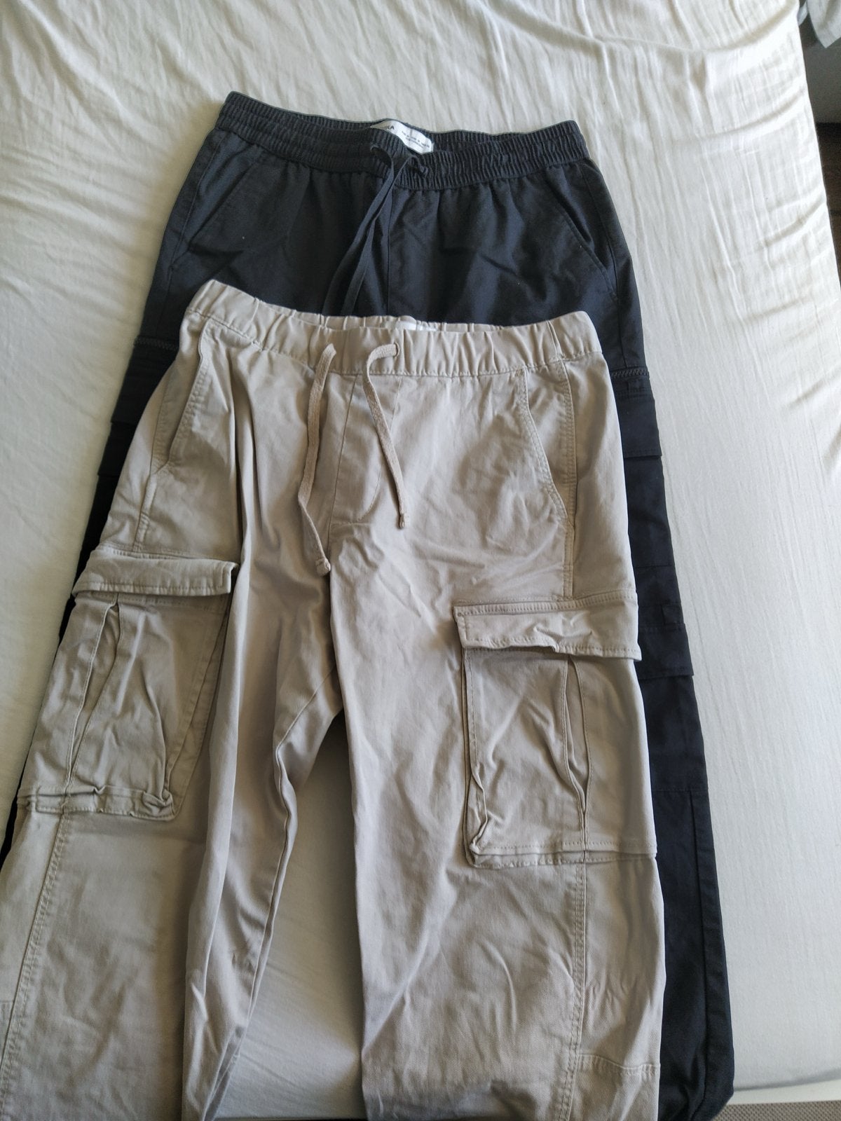 Bershka Cargo Broeken Combi Deal - Zwart en Beige - Maat M, Maat 38/40 (M), Zwart, Ophalen of Verzenden, Lang
