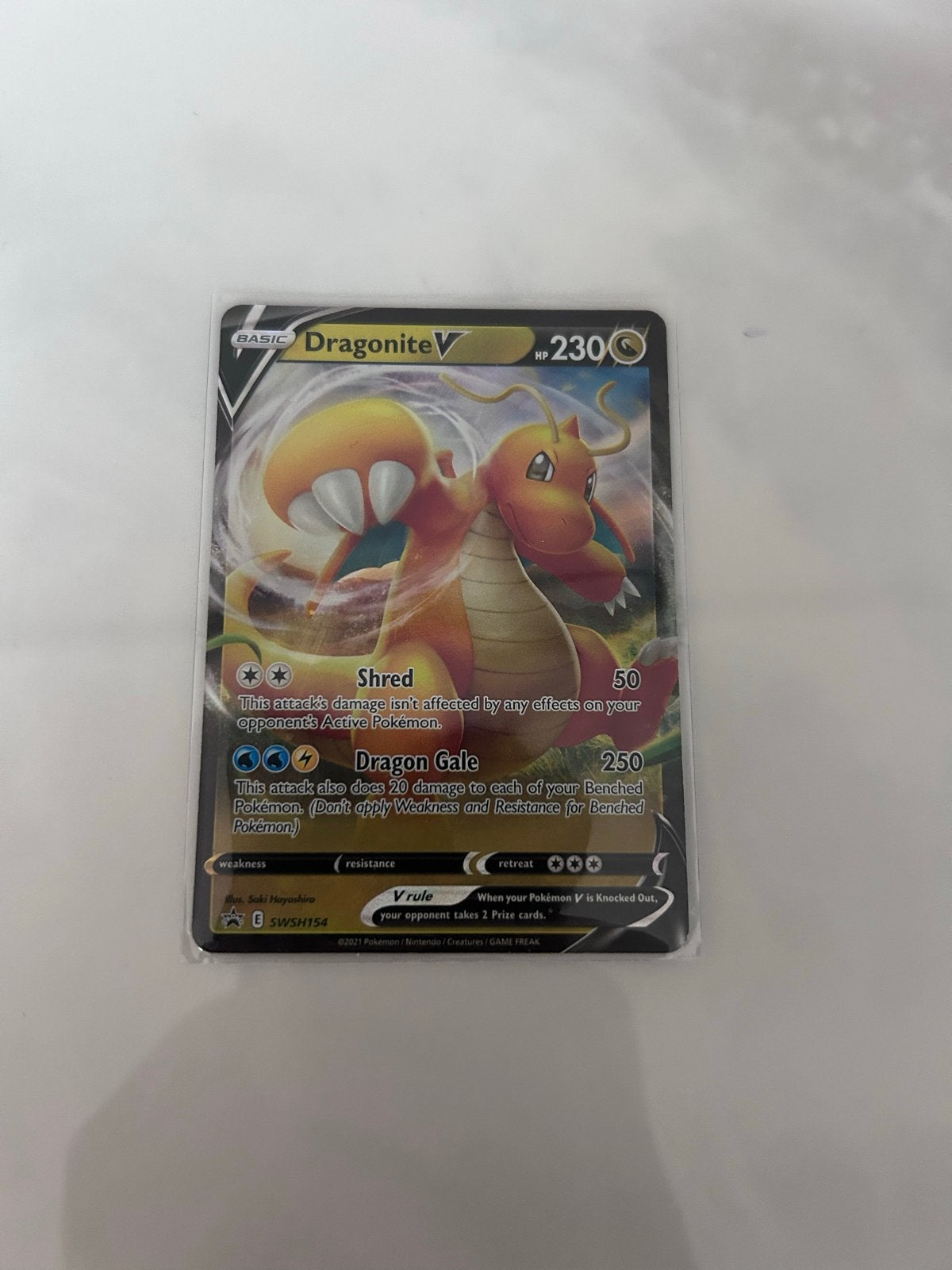 Mooie Dragonite V Pokémon kaart - SWSH154, Ophalen, Zo goed als nieuw, Losse kaart, Foil