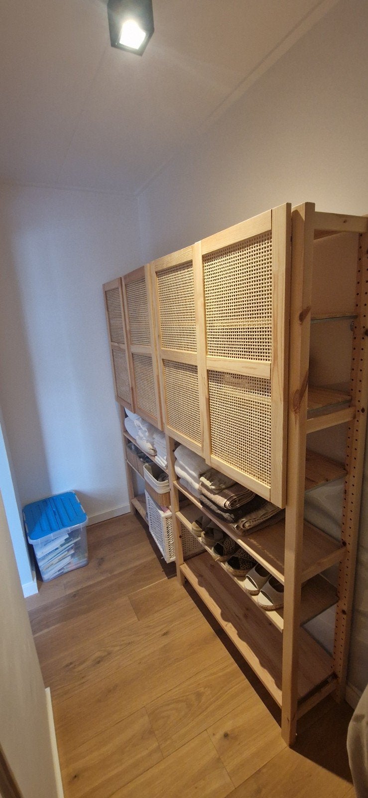 Houten kast met rotan deuren (H178x175B30D), Ophalen