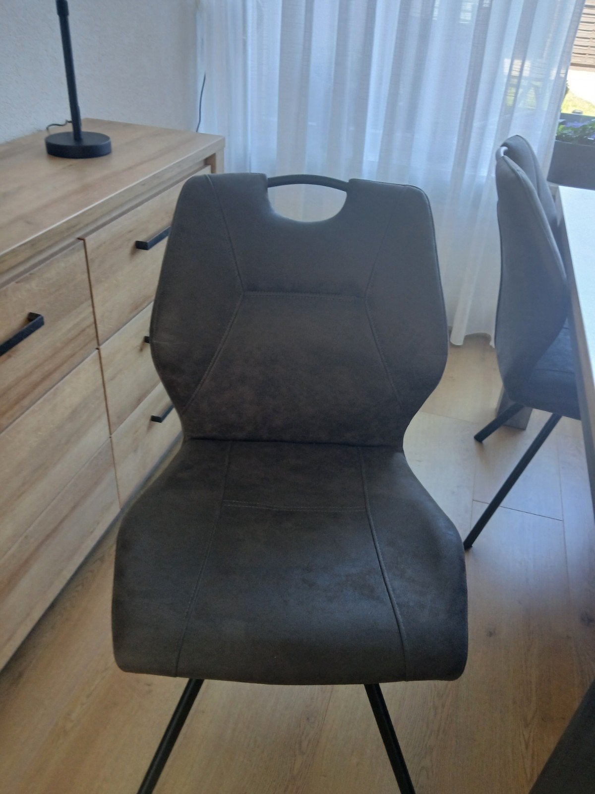 4 eetkamerstoelen 1 jaar oud  waren 89.00 euro per stuk, Ophalen of Verzenden, Zo goed als nieuw, Grijs, Vier
