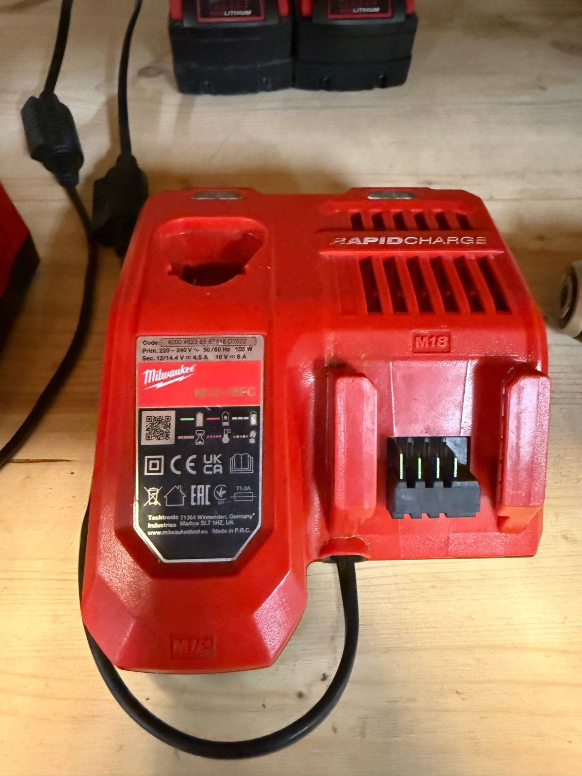 Milwaukee M12-18FC Rapidcharge Oplader, Ophalen of Verzenden, Gebruikt, Overige typen