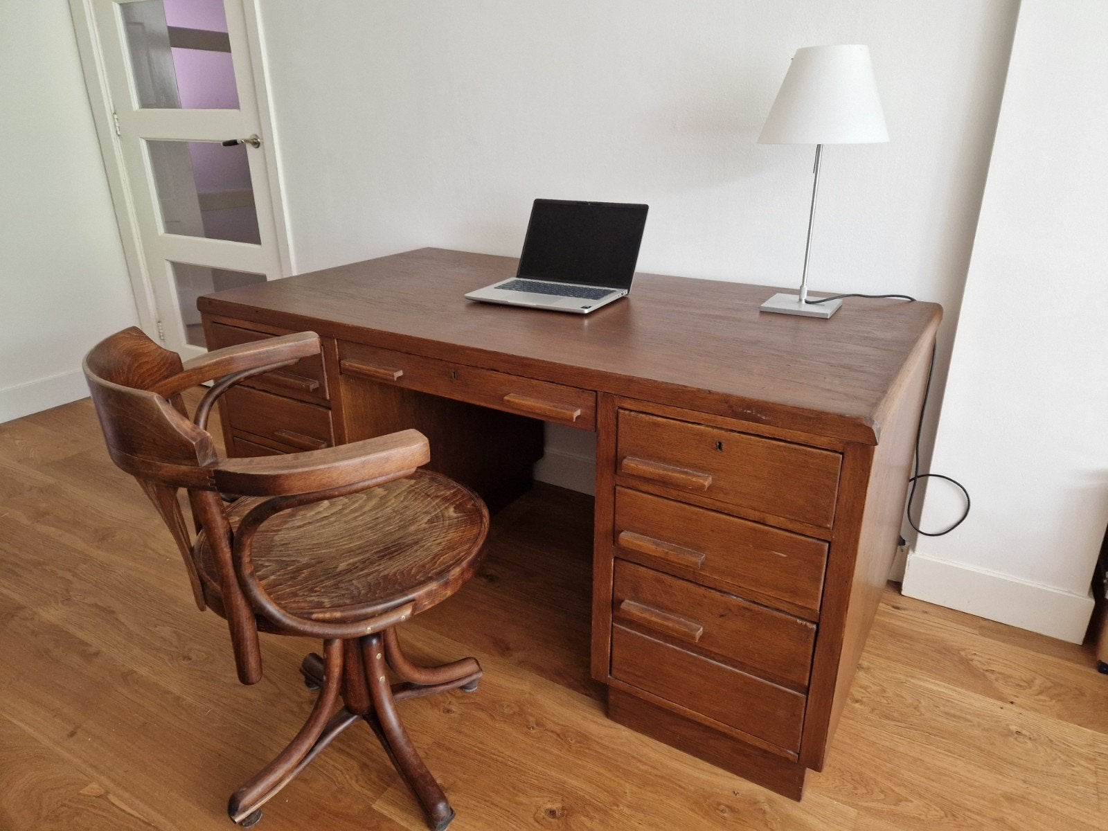 Vintage houten bureau met lades - perfect voor thuiskantoor, Ophalen, Gebruikt, 150 cm, Hout