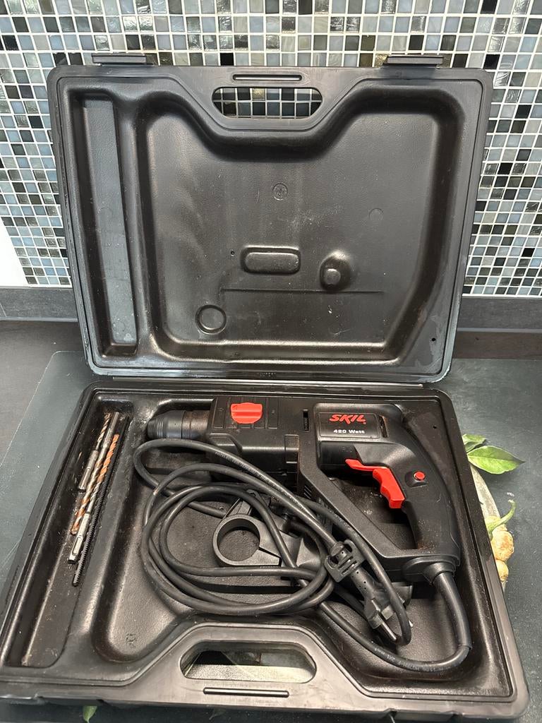 SKIL Boorhamer 420 Watt met koffer en boren, Boor- en/of Breekhamer, Ophalen of Verzenden, Zo goed als nieuw, Klopboormechanisme