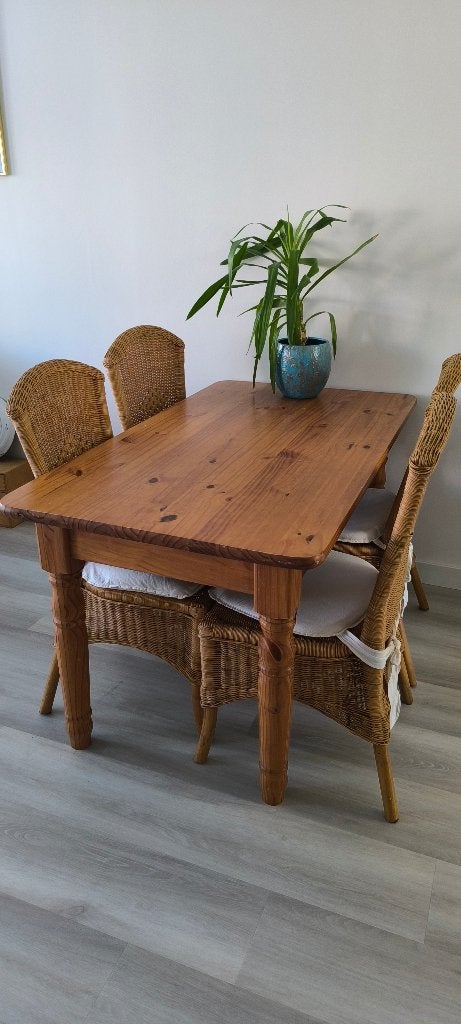 Gratis eettafel, Ophalen, Gebruikt, Vier personen, Grenenhout