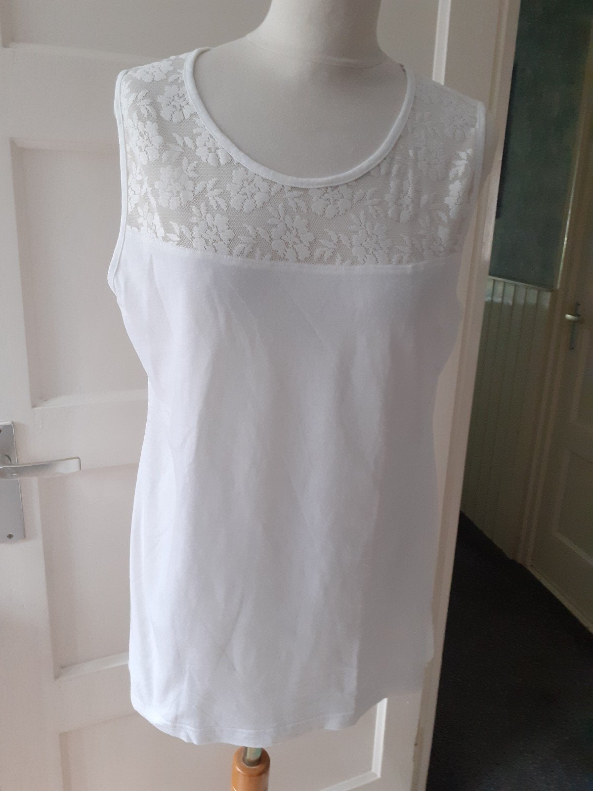 Top met kant mt M, Kleding | Dames, Tops, Maat 38/40 (M), Wit, Ophalen of Verzenden, Zo goed als nieuw