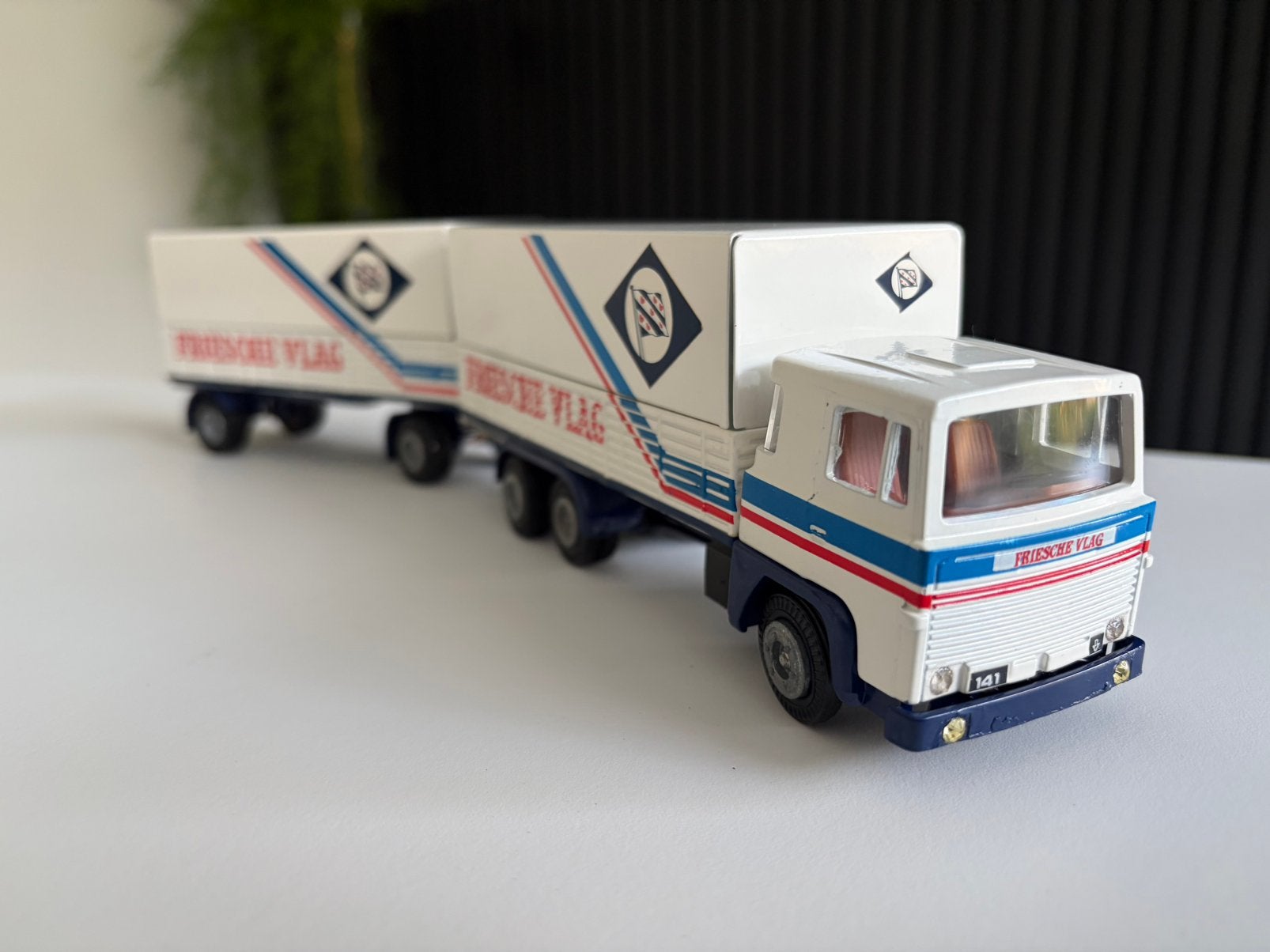 Tekno Scania 141 Friesche Vlag zeer netjes, Ophalen of Verzenden, Zo goed als nieuw, Bus of Vrachtwagen, Tekno