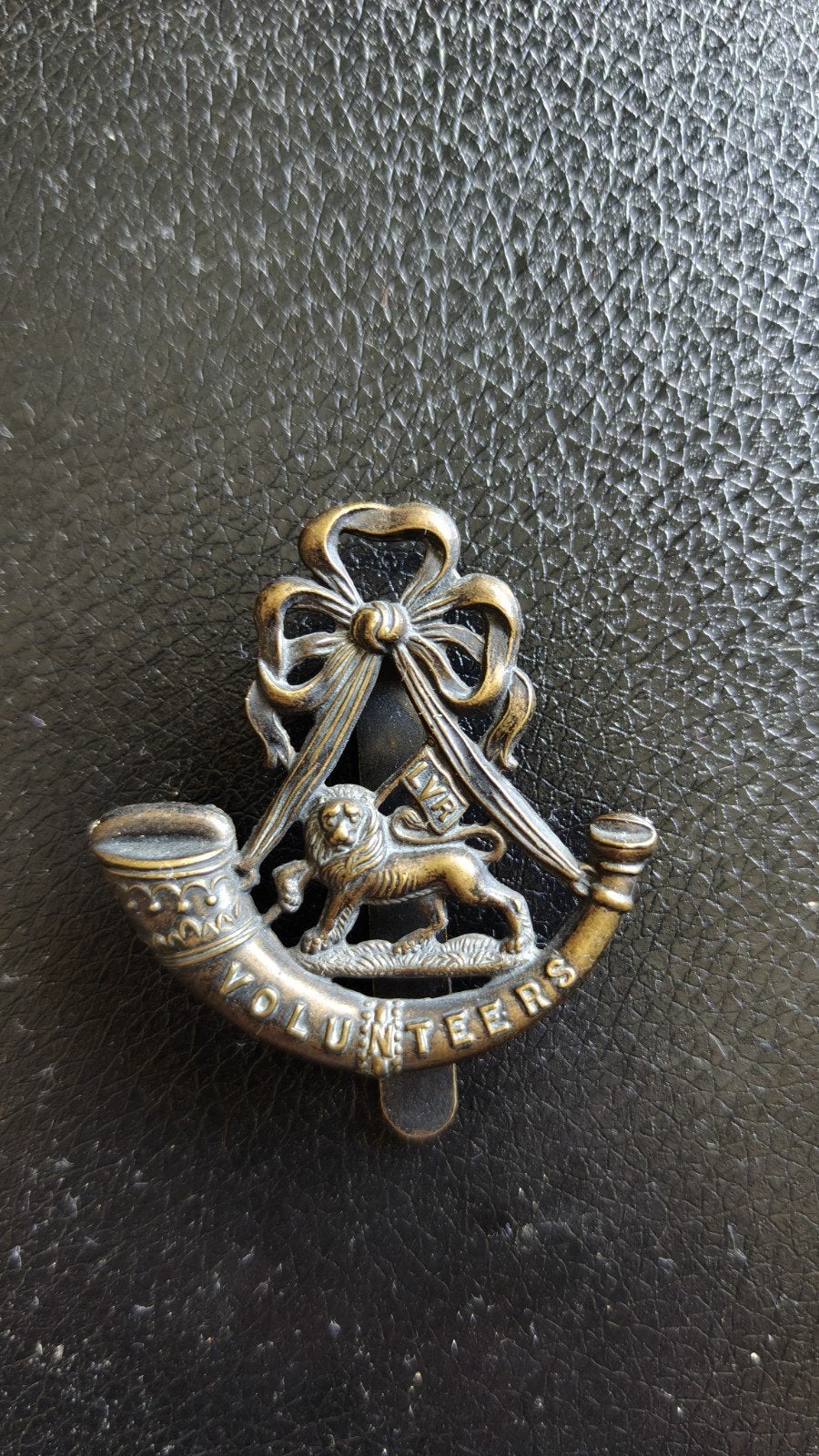 Originele WW1 capbadge London Rifle Volunteers 1914-1919, Ophalen of Verzenden, Landmacht, Engeland, Embleem of Badge