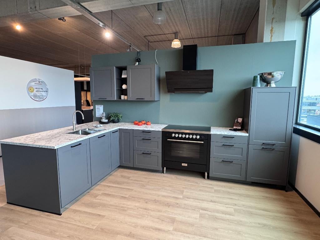 Showroomkeuken te koop inclusief apparaten, Huis en Inrichting, Keuken | Complete keukens, Ophalen, Overige typen