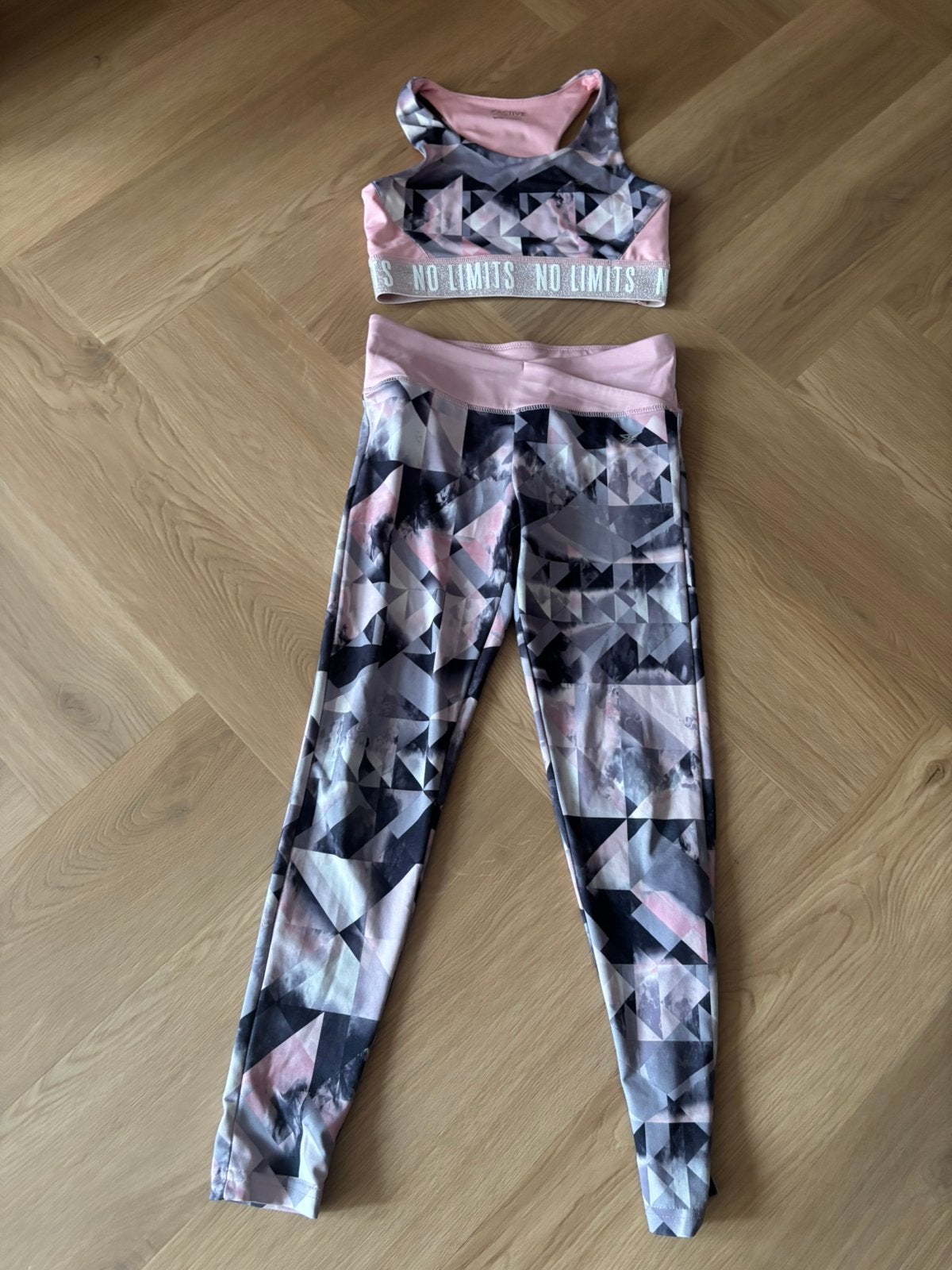 Meisjes sportsetje / sportlegging en topje maat 140, Ophalen of Verzenden, Zo goed als nieuw, Meisje, Shirt of Longsleeve