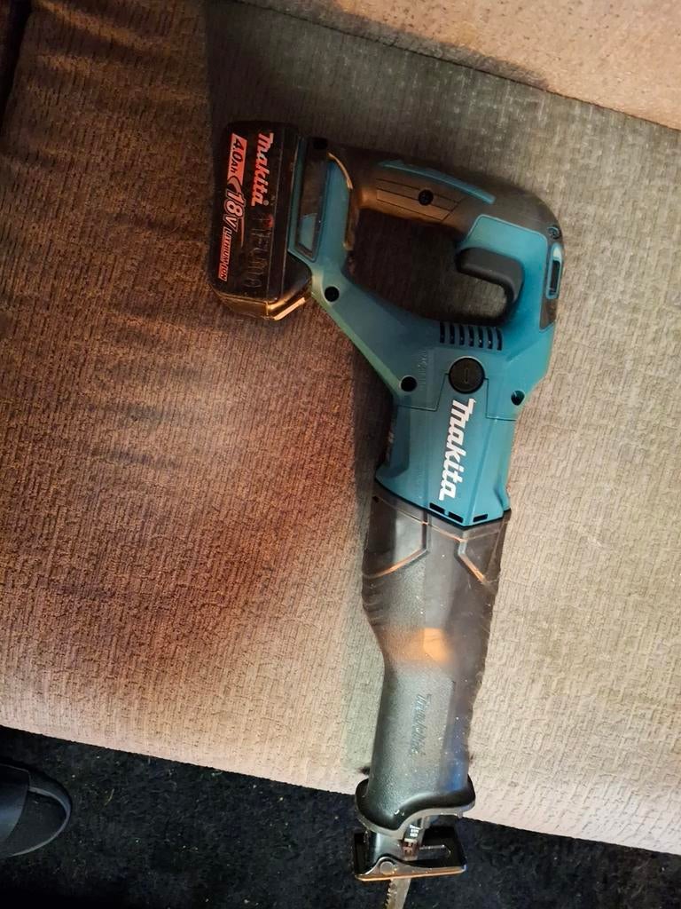 Makita DJR186 Reciprozaag 18V - Zo goed als nieuw, Doe-het-zelf en Verbouw, Gereedschap | Zaagmachines, 70 mm of meer, Ophalen of Verzenden