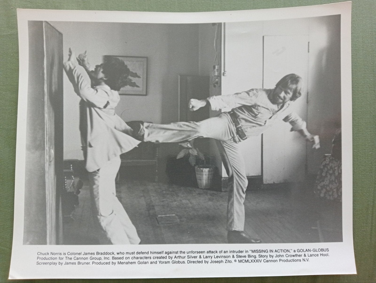 Missing in Action - Originele filmfoto Chuck Norris, Ophalen of Verzenden, 1980 tot heden, Gebruikt, Overige onderwerpen
