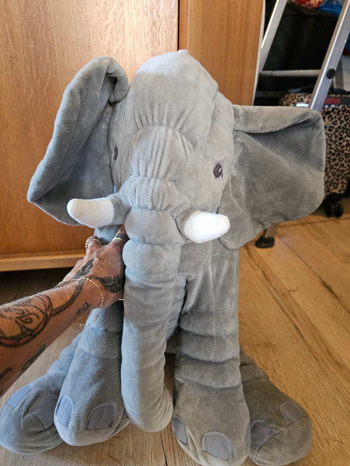 schattige grote olifant knuffel bijna 70 cm lang, Ophalen of Verzenden, Zo goed als nieuw, Grijs, Middelgroot (20 tot 80 cm)