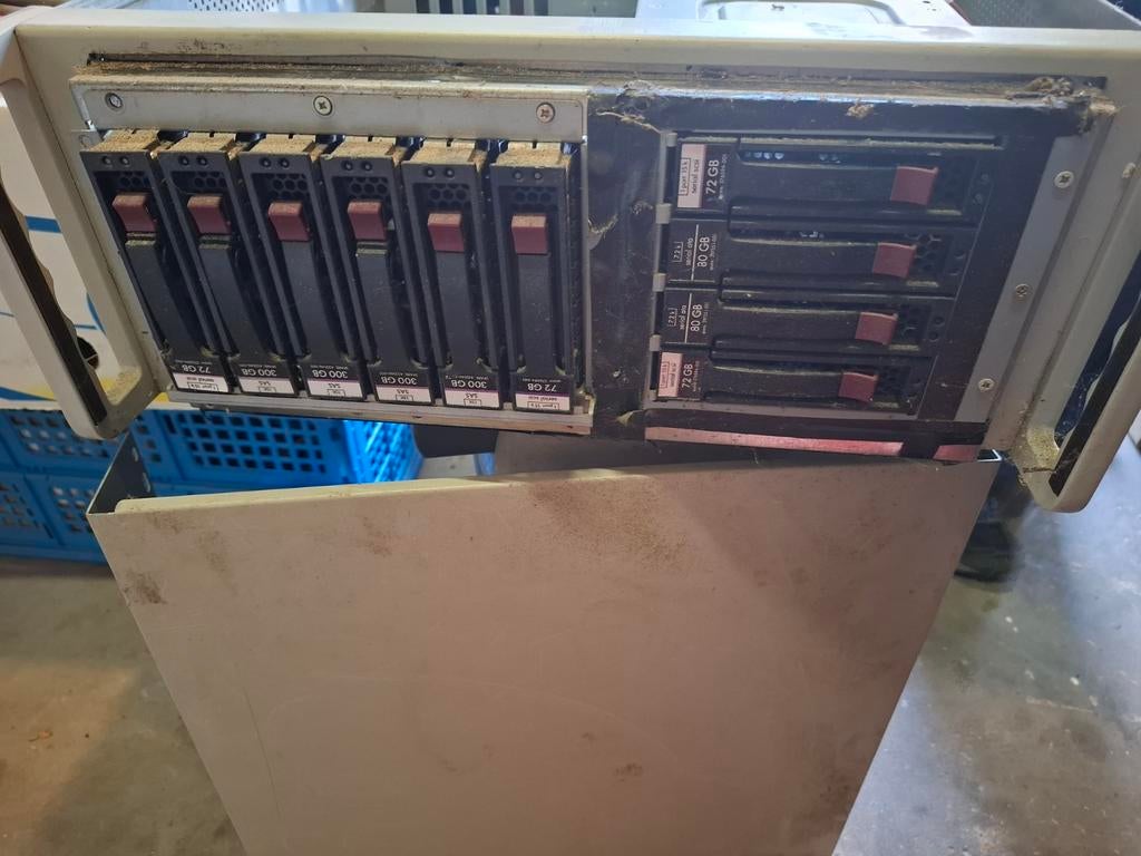 19 inch Behuizing met HP Drive Cage en 10x 3.5 inch SATA, Computers en Software, Computerbehuizingen, Ophalen, Gebruikt