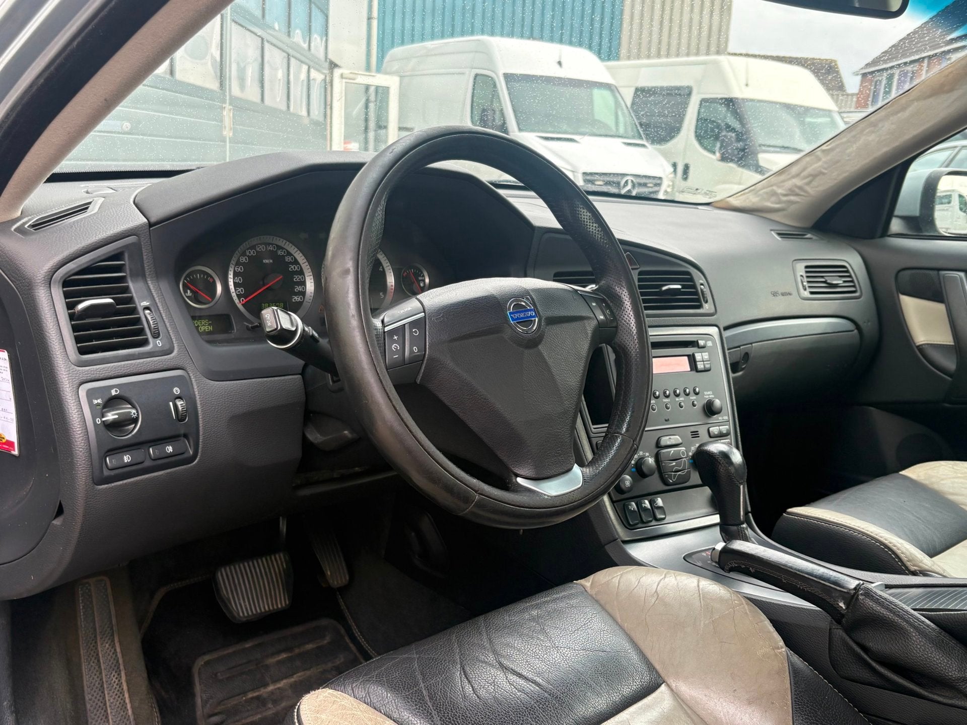 Volvo S60 2.4 D5 185pk Autom. Drivers Ed. Leder Clima Cruise, Auto's, Gebruikt, Zwart, 1494 kg, S60