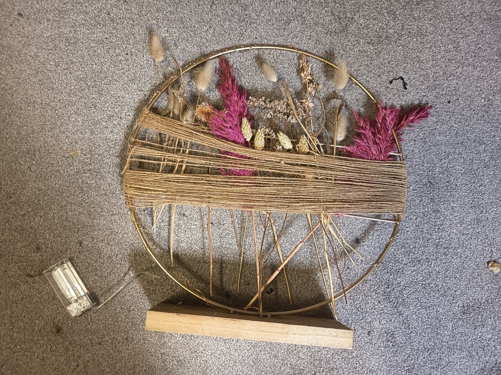 Decoratieve ring met droogbloemen en jute, Boho, Ophalen of Verzenden, Zo goed als nieuw, Goud