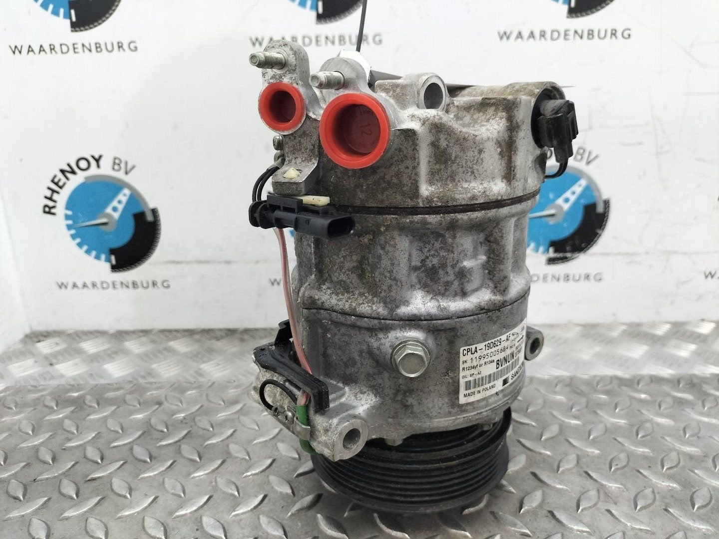LANDROVER DISCOVERY L462 MK5 3.0V6D AIRCO COMPRESSOR / AIRCO, Ophalen of Verzenden, Gebruikt, Stiba lid