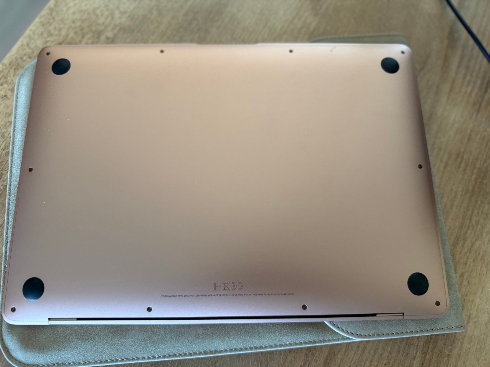 Foto 6 van MacBook air 13” rose - NIEUWSTAAT (17 laadcycli / Accu 100%)