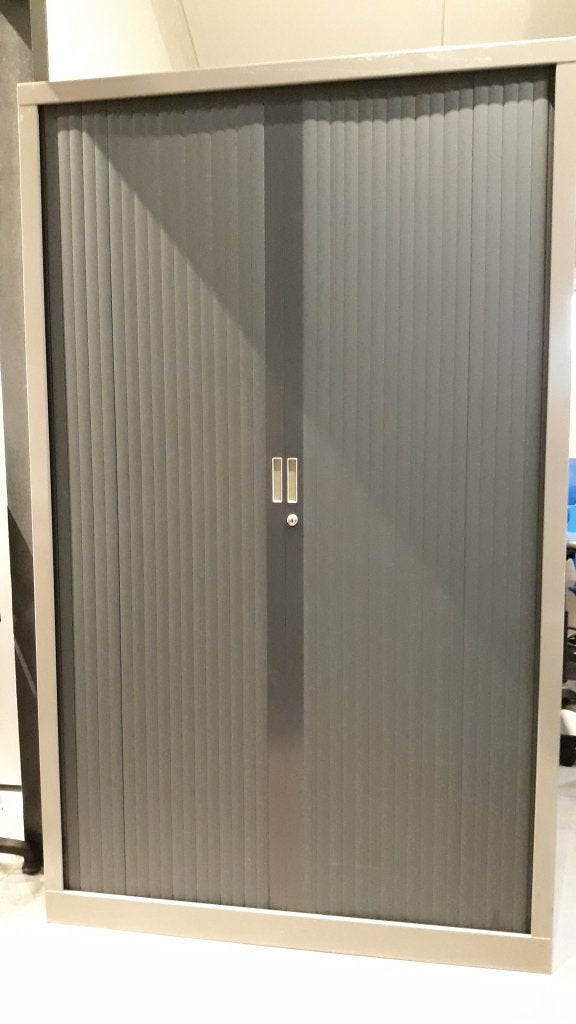 Kantoor kasten Roldeurkasten stalenkasten archiefkasten, Huis en Inrichting, Kasten | Roldeurkasten en Archiefkasten, Gebruikt
