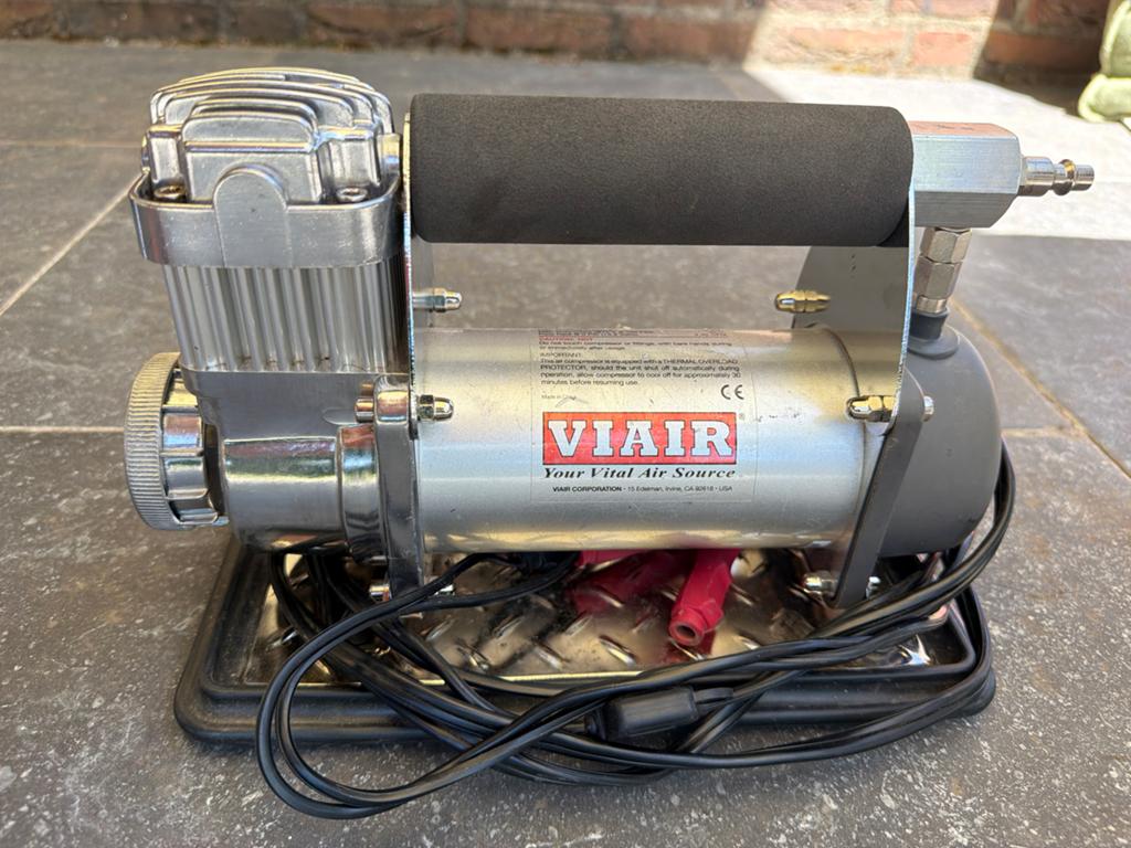 VIAIR 400P Draagbare Luchtcompressor 12V, Doe-het-zelf en Verbouw, Gebruikt, 10 bar of meer, Ophalen of Verzenden, Minder dan 200 liter/min