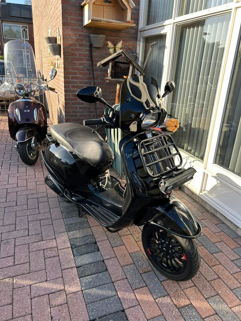 Vespa Sprint 2015 (80cc), Fietsen en Brommers, Ophalen, Zo goed als nieuw, Benzine