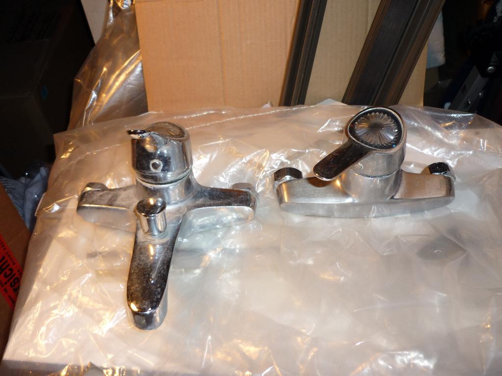 Te Koop :wastafelmengkraan, douchemengkraan en badmengkraan., Ophalen of Verzenden, Gebruikt, Chroom, Overige typen