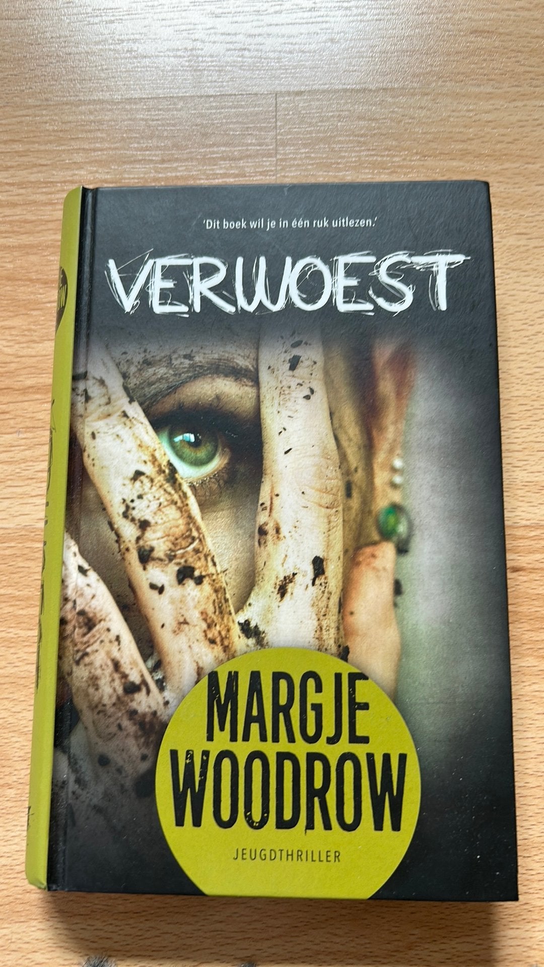Margje Woodrow - Verwoest, Margje Woodrow, Ophalen of Verzenden, Zo goed als nieuw, Fictie