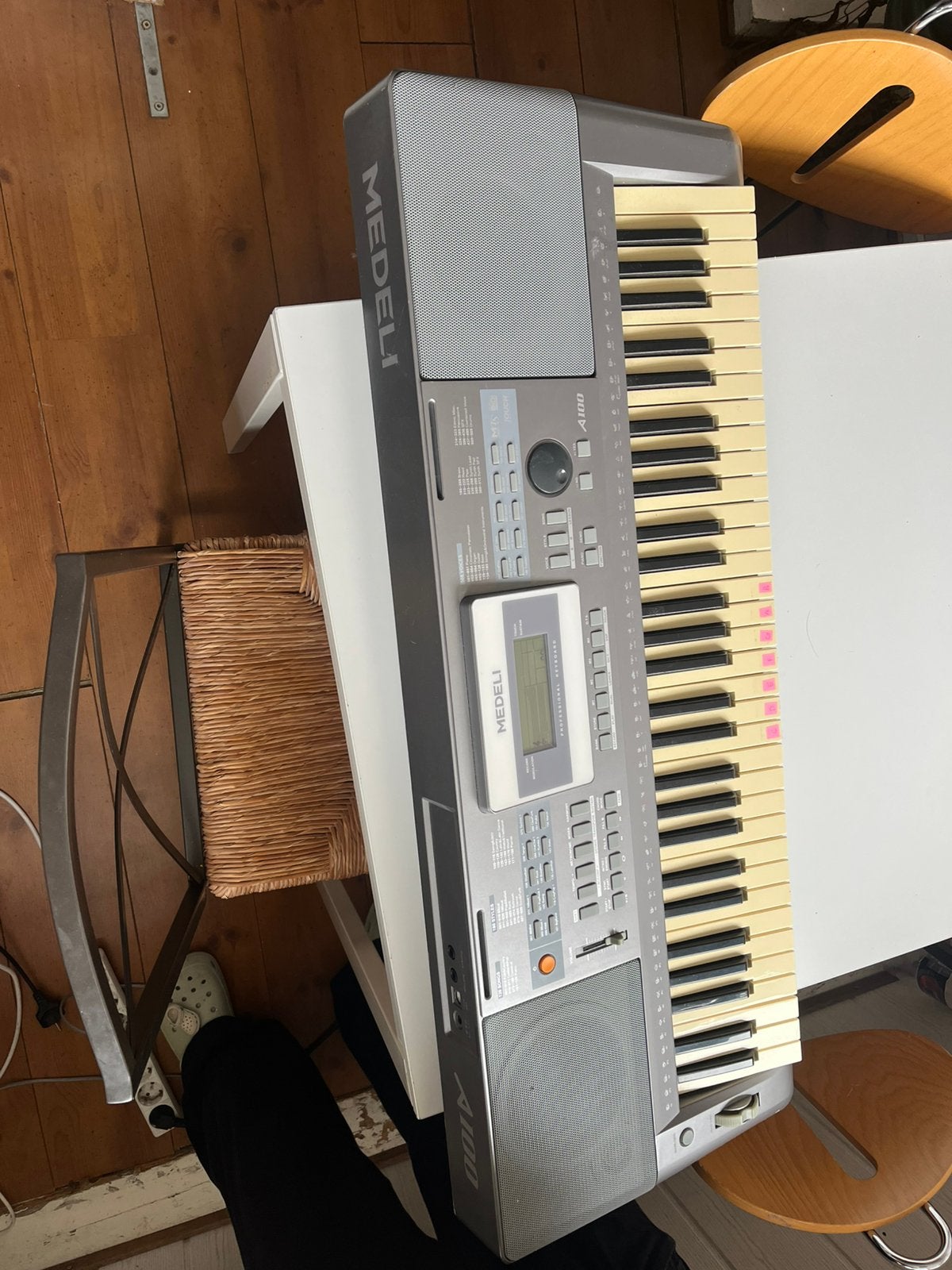 Moet weg ivm verhuizing - Keyboard merk Medeli A100, Ophalen, Met standaard, Medeli, 61 toetsen