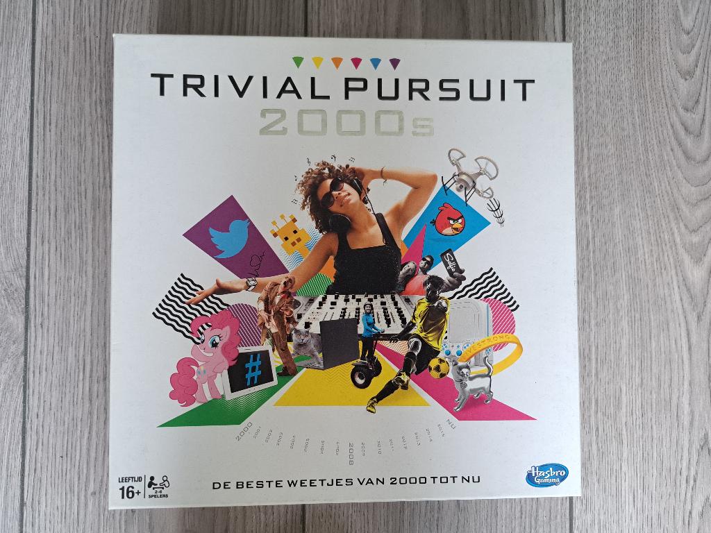 Trivial Pursuit bordspel, Hobby en Vrije tijd, Gezelschapsspellen | Bordspellen, Vijf spelers of meer, Ophalen, Nieuw, Hasbro