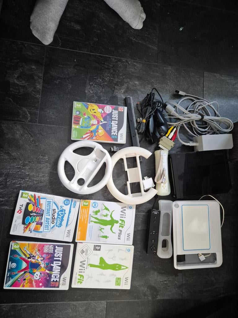Wii console met games en accessoires, Spelcomputers en Games, Spelcomputers | Nintendo Wii, Gebruikt, Met 2 controllers, Met games