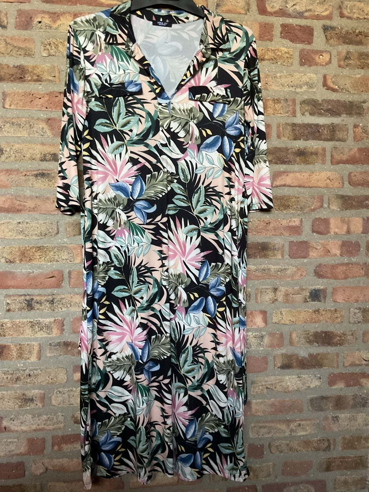 Nieuw! Vera Jo prachtige lange bloemen jurk travelstof 46, Kleding | Dames, Overige kleuren, Maat 46/48 (XL) of groter, Nieuw