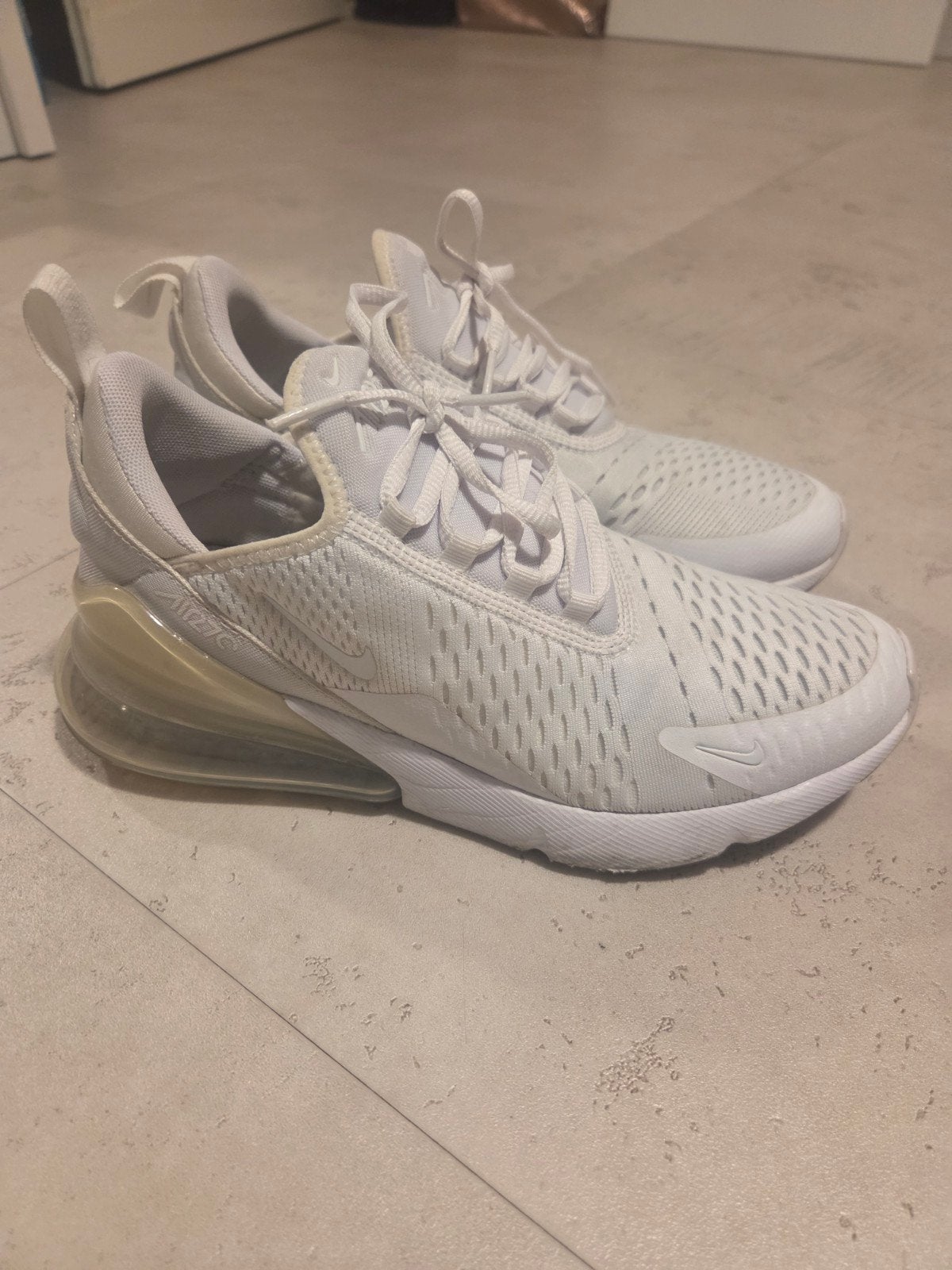 Nike Air Max 270 - Zo goed als nieuw - Maat 39, Ophalen of Verzenden