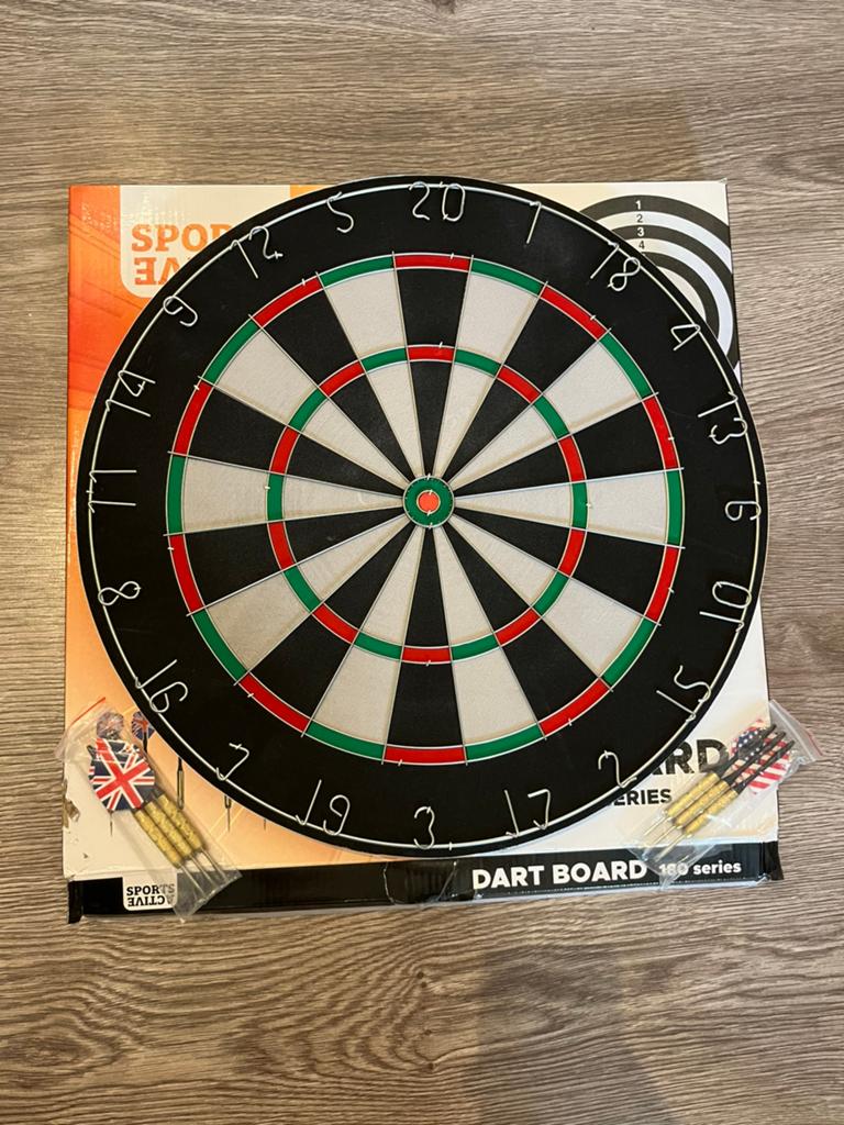 Dartbord inclusief 6 dartpijlen. Nieuw in doos., Ophalen of Verzenden, Nieuw, Dartbord